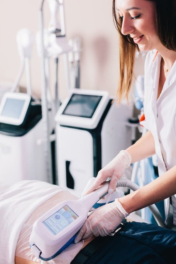 Cryolipolyse le mans : une meilleure alternative à la liposuccion