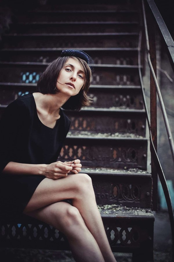 Les chapeaux des années 30 : un accessoire indispensable pour une touche de glamour vintage, mais sont-ils toujours à la mode ?